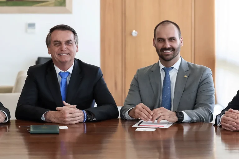 jair-bolsonaro-eduardo-bolsonaro-1