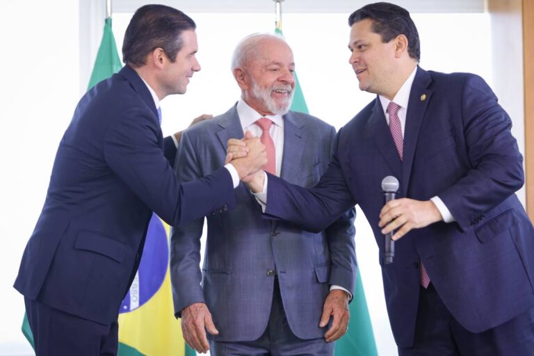 Hugo-Motta-Lula-e-David-Alcolumbre-no-Planalto-1