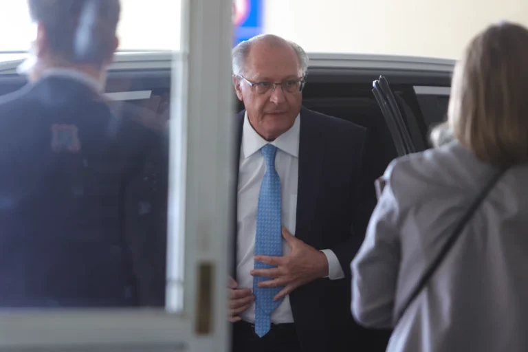 Vice-presidente-Geraldp-Alckmin-chega-a-Camara-dos-Deputados-Metropoles-1