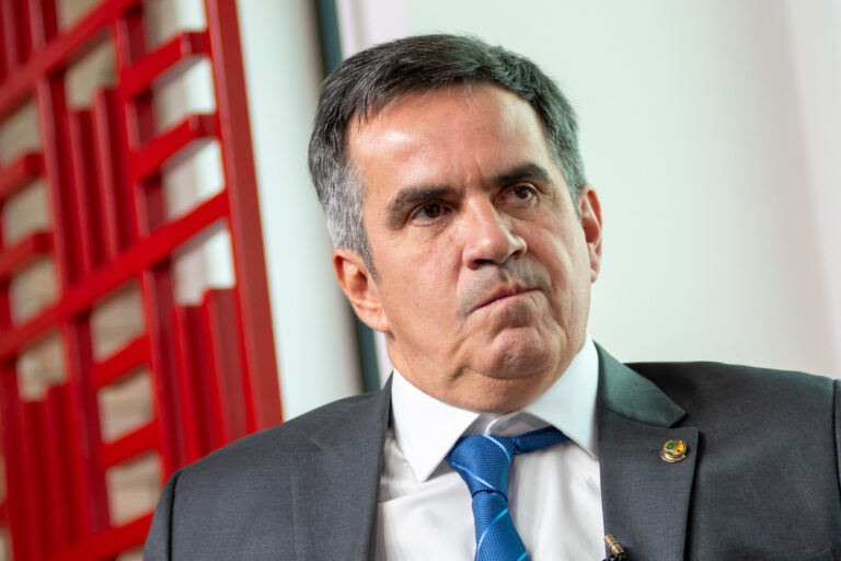 Senador-Ciro-Nogueira-é-entrevistado-no-estúdio-do-portal-Metrópoles-4