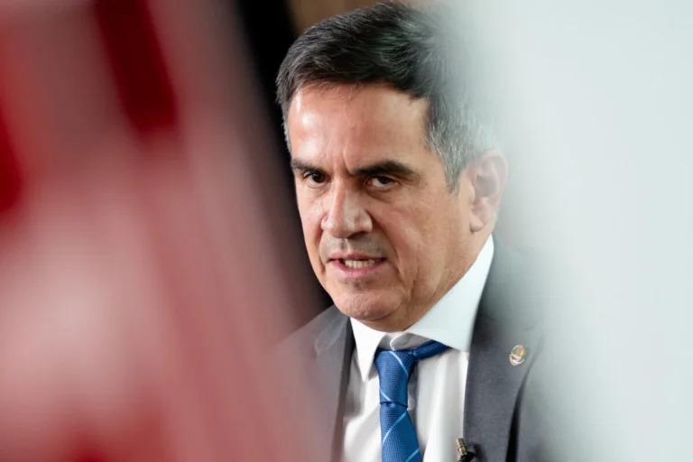 Senador-Ciro-Nogueira-é-entrevistado-no-estúdio-do-portal-Metrópoles-7-e1755642653814