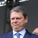 9jul2023---governador-de-sao-paulo-tarcisio-de-freitas-republicanos-durante-desfile-civico-militar-de-9-de-julho-1689118908633_v2_1x1