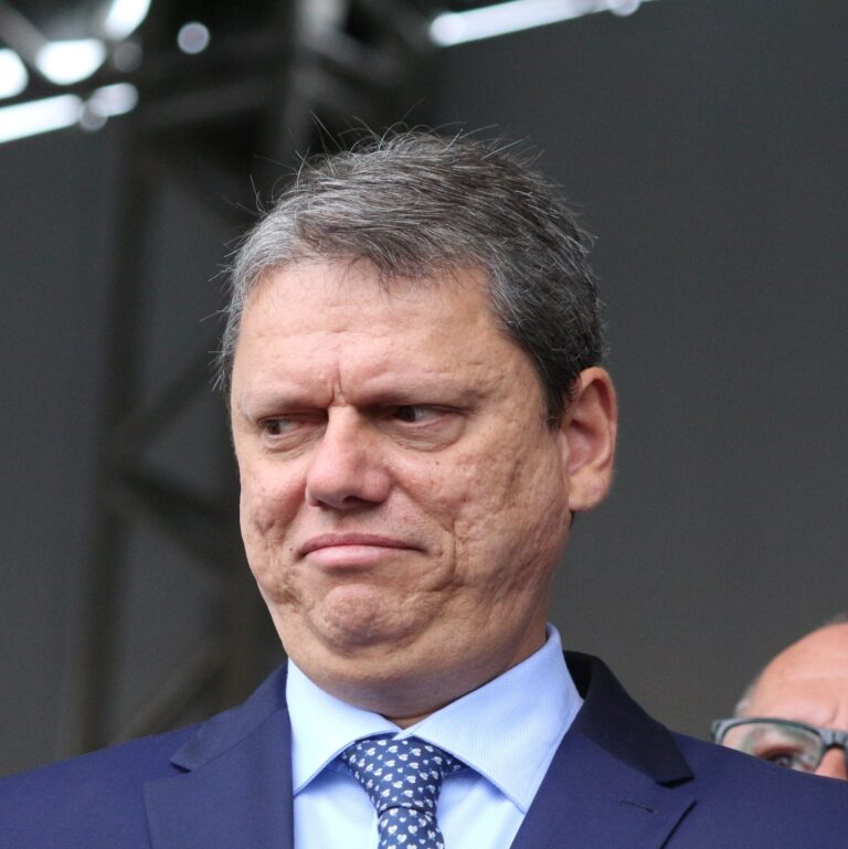 9jul2023---governador-de-sao-paulo-tarcisio-de-freitas-republicanos-durante-desfile-civico-militar-de-9-de-julho-1689118908633_v2_1x1