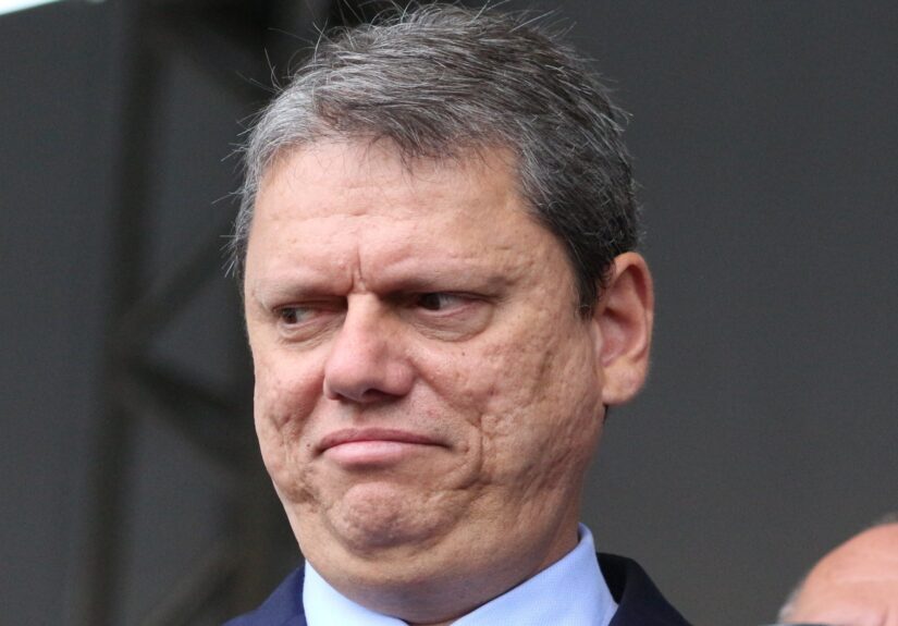 9jul2023---governador-de-sao-paulo-tarcisio-de-freitas-republicanos-durante-desfile-civico-militar-de-9-de-julho-1689118908633_v2_1x1