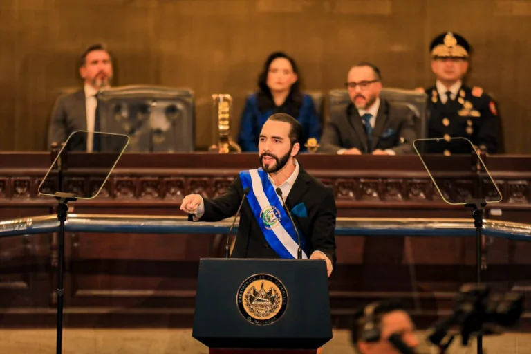 CAPA-ALT-El-Salvador-idolo-bolsonarista-Nayib-Bukele-busca-reeleicao-esmagando-o-crime