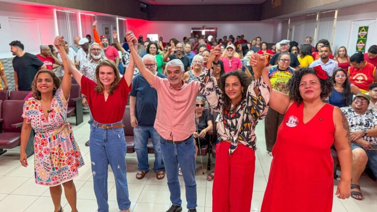 Humberto-Costa-lidera-debate-sobre-cultura-no-Recife-apresenta-propostas-estruturantes.-Evento-reforca-parceria-com-Marilia-Arraes-na-chapa-ao-Senado