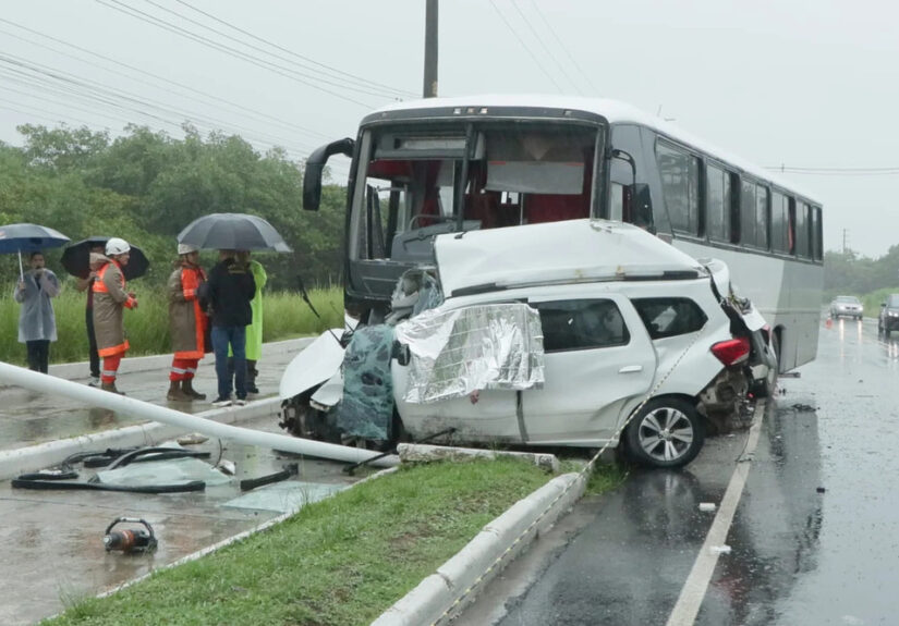 acidente_onibus_carro_pe_09_porto_de_galinhas__2_-3662885811