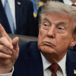 24jul26---o-presidente-dos-eua-donald-trump-durante-encontro-no-salao-oval-da-casa-branca-em-washington-dc-eua-1784929813399_v2_900x506